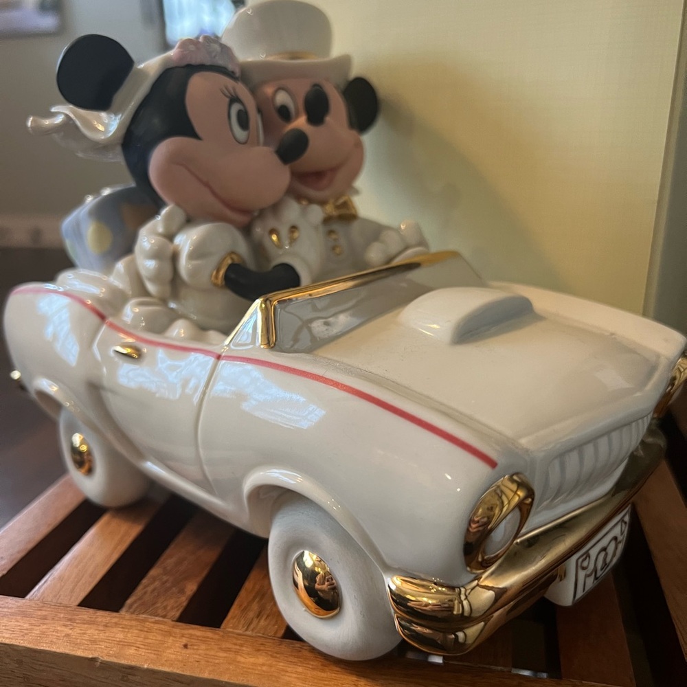 LENOX Minnie’s Dream Honeymoon figure with box and certificate